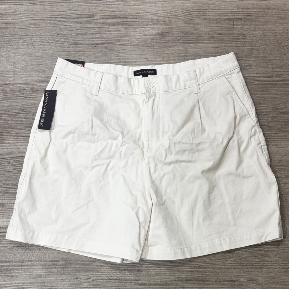 Banana Republic Cream Pleat Front Shorts- Size 14
